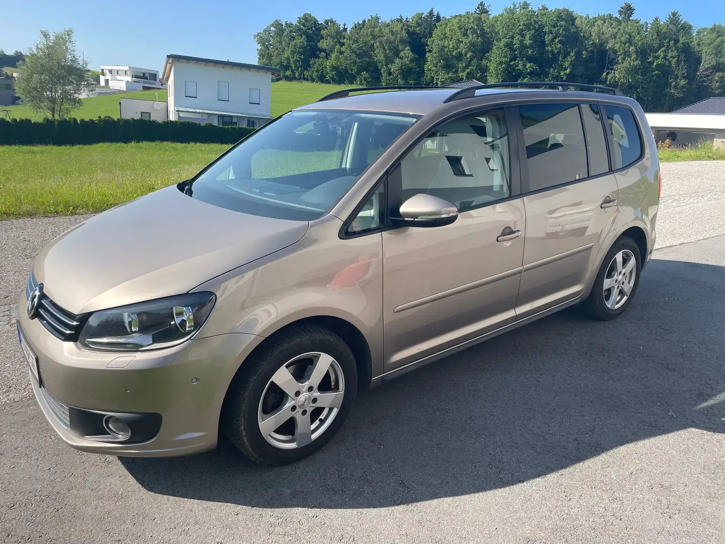Volkswagen Touran Touran Comfortline 1,6 BMT TDI DPF DSG Comfortline Золотий - 1