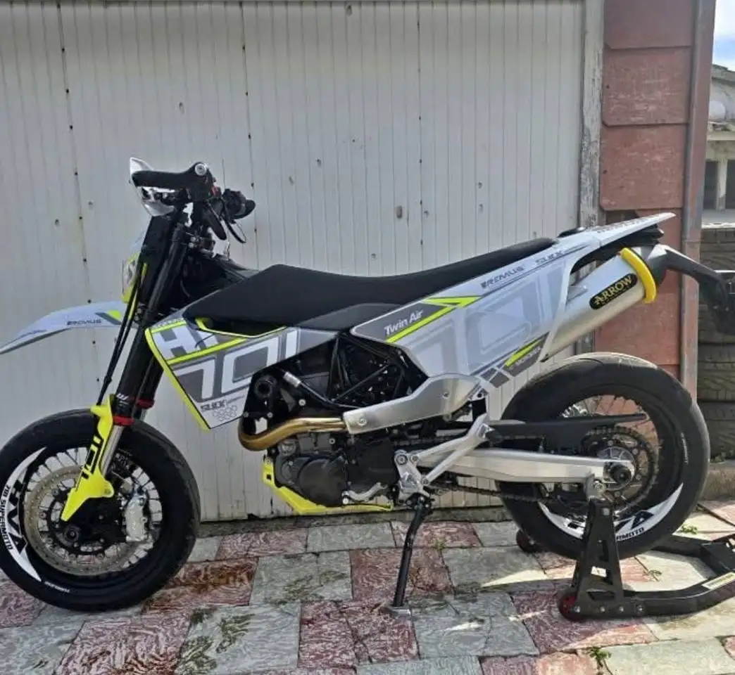 Husqvarna 701 Supermoto