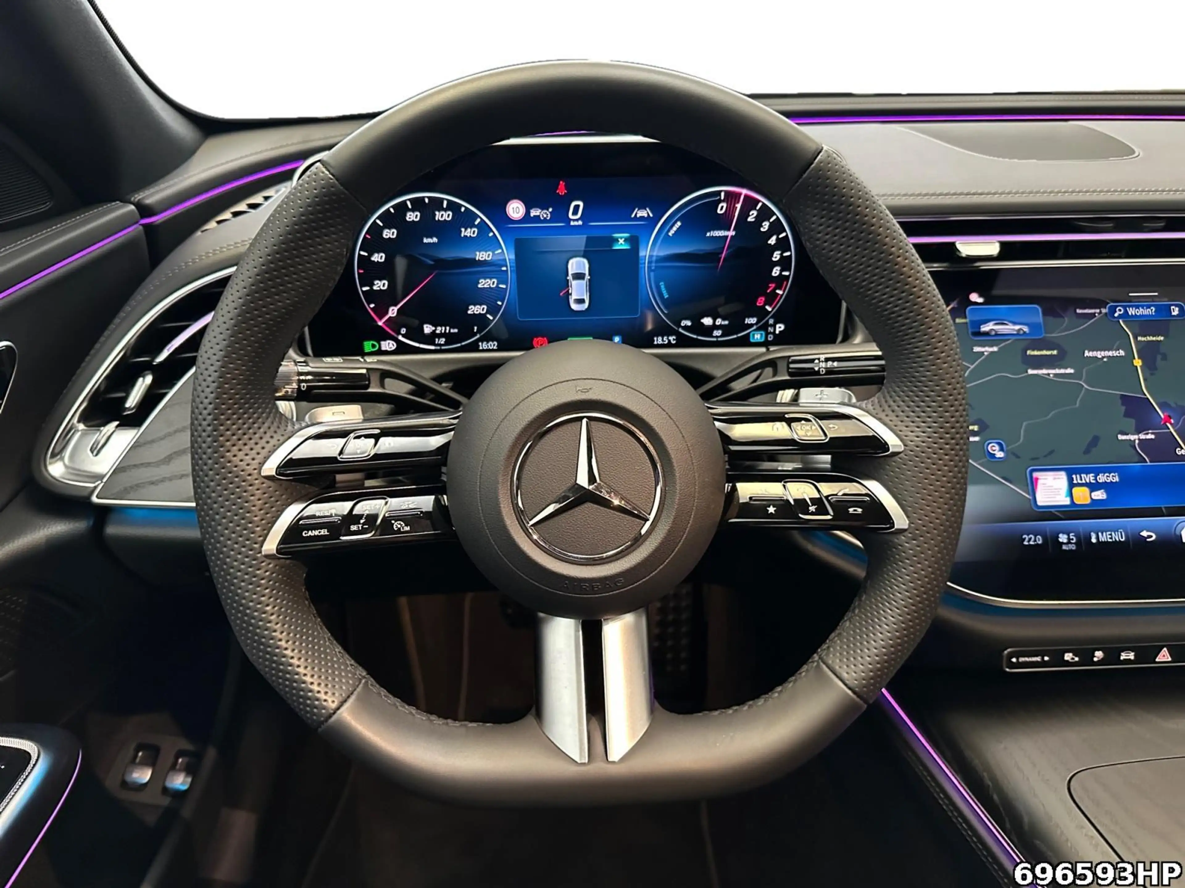 Mercedes-Benz E 400 e 4M AMG Night Pano 360° DIGITAL LIGHT 20" — photo 13