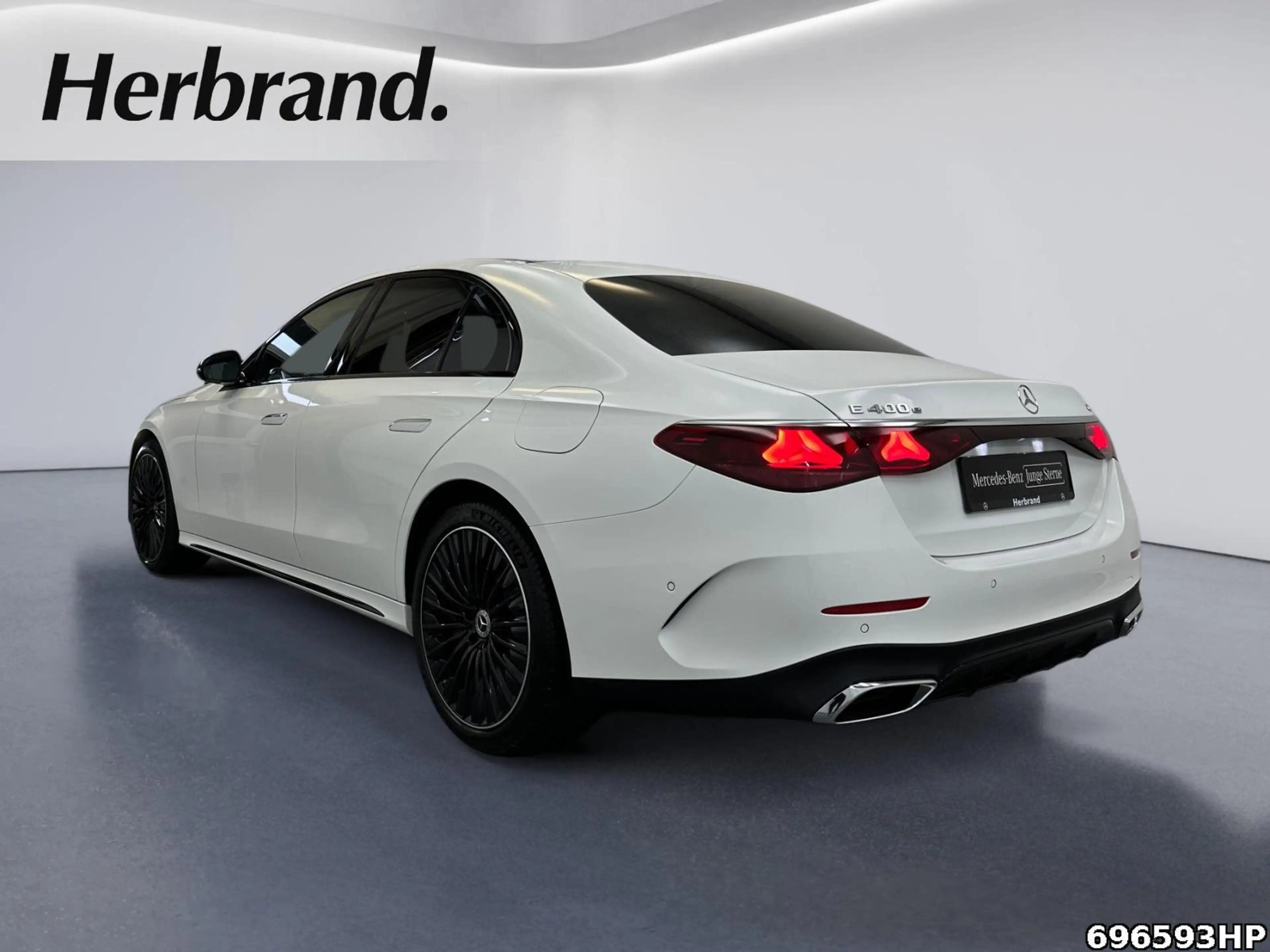 Mercedes-Benz E 400 e 4M AMG Night Pano 360° DIGITAL LIGHT 20" — photo 4