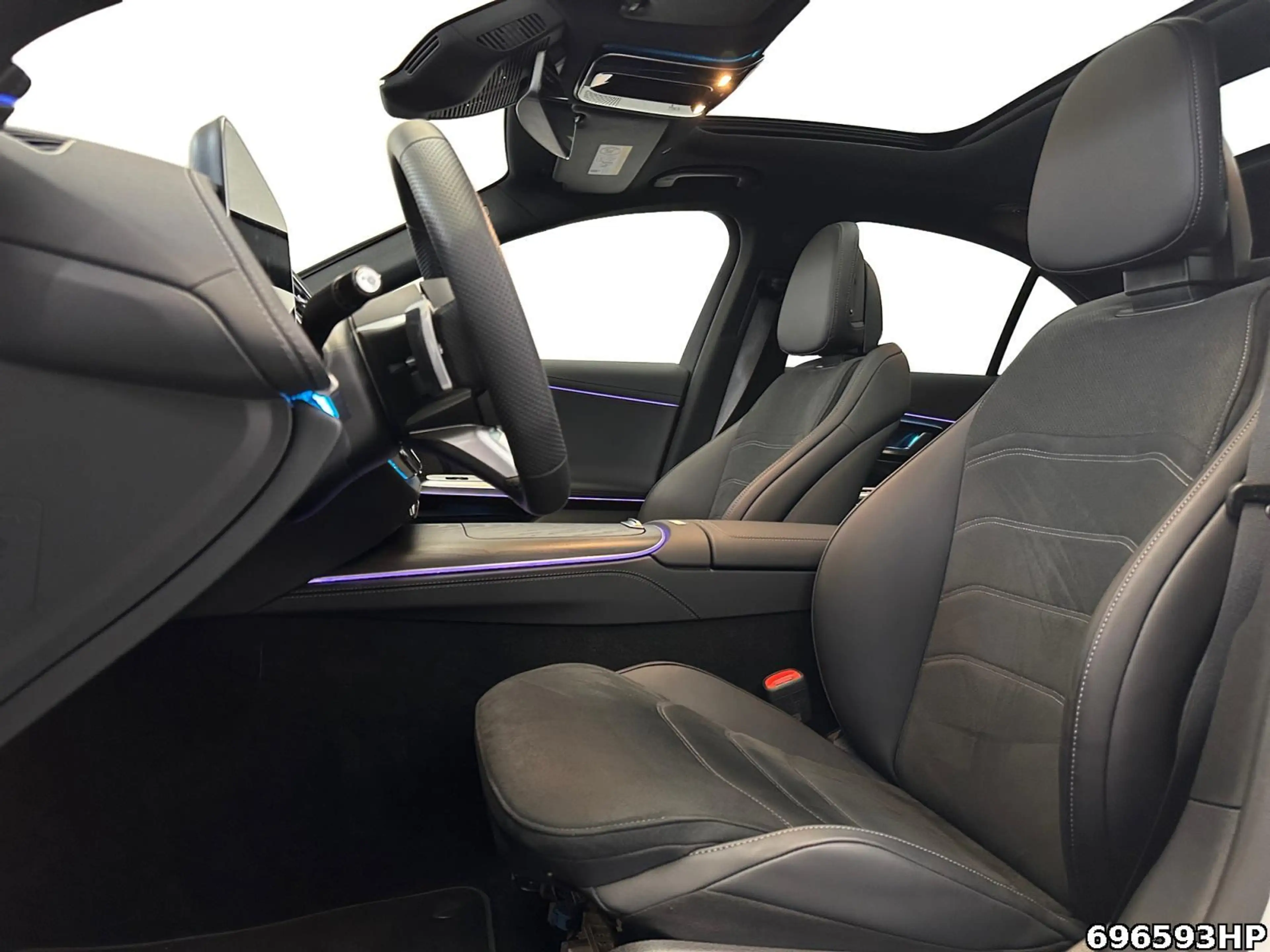 Mercedes-Benz E 400 e 4M AMG Night Pano 360° DIGITAL LIGHT 20" — photo 10