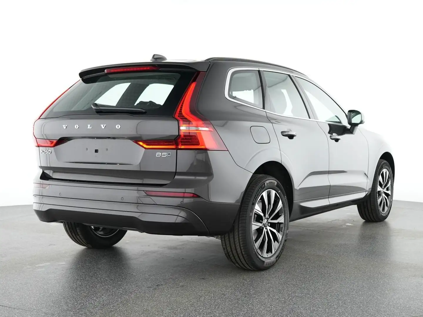 Volvo XC60 B5 Core AWD Grau - 2
