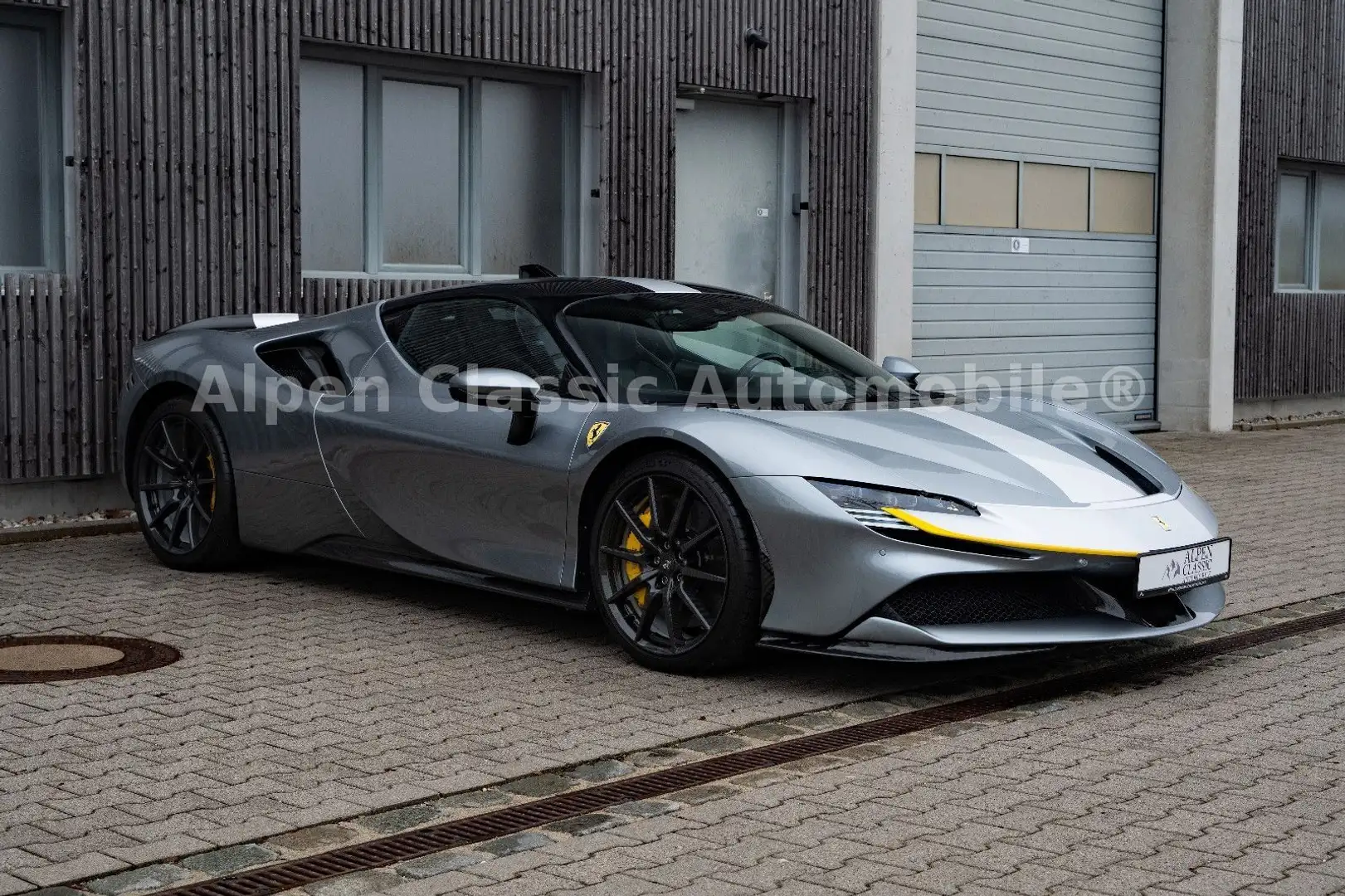 Ferrari SF90 Stradale Assetto Fiorano, Carbon, Kamera Grau - 1