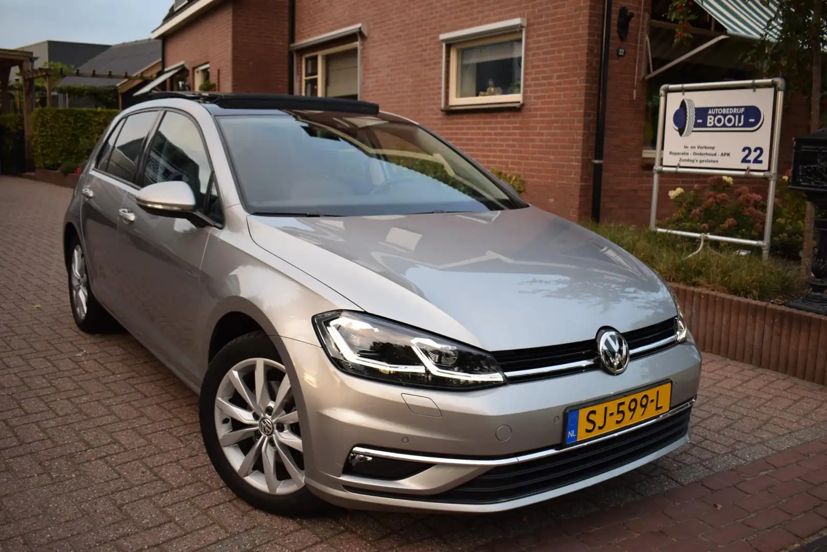 Volkswagen Golf 7.5 1.5TSI Highline AUTOMAAT PANO DAK/ADAP CRUISE/ Grigio - 2