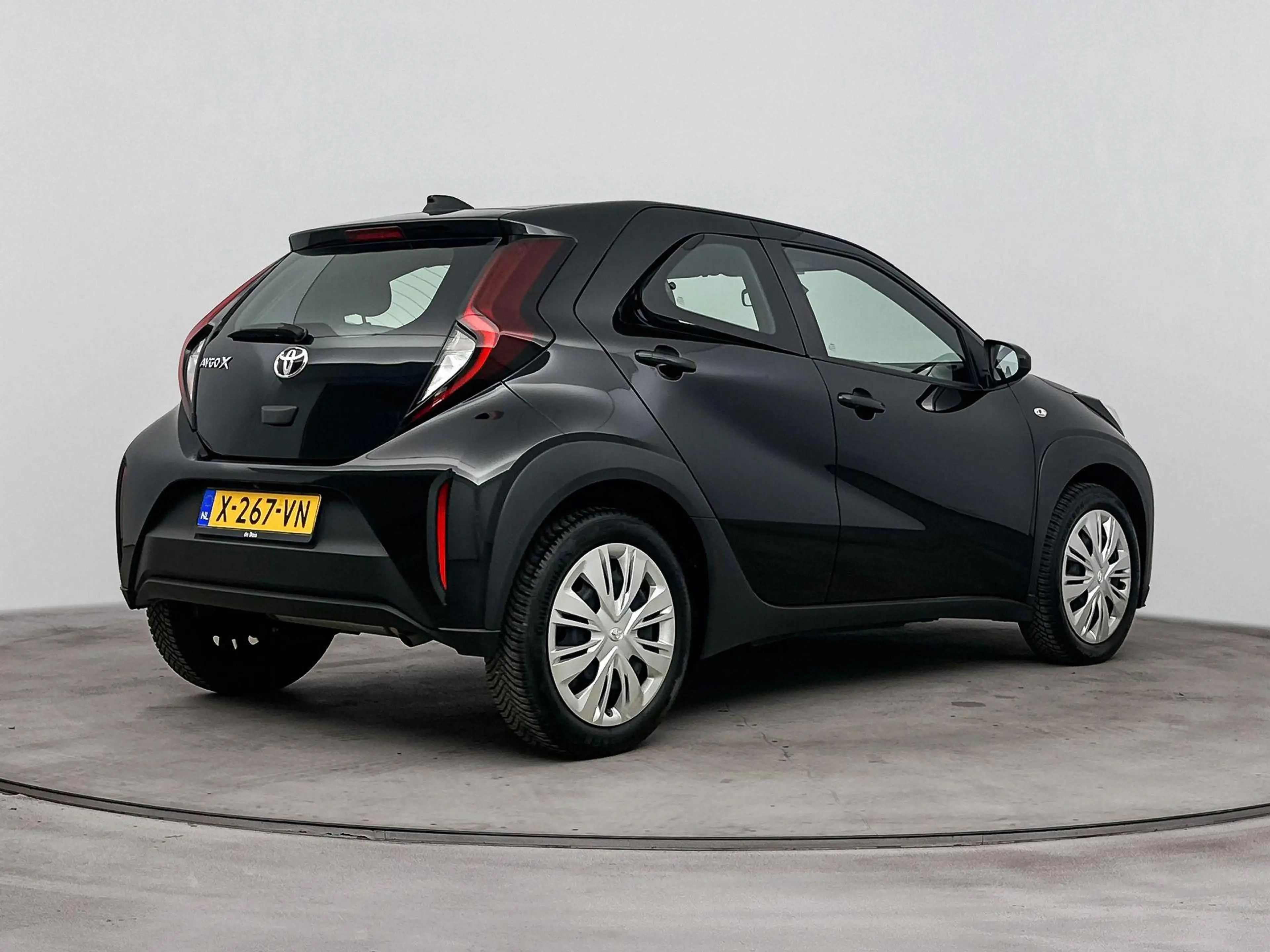 Toyota Aygo X 1.0 VVT-i MT Play | All seasonbanden  | Camera | C — photo 2