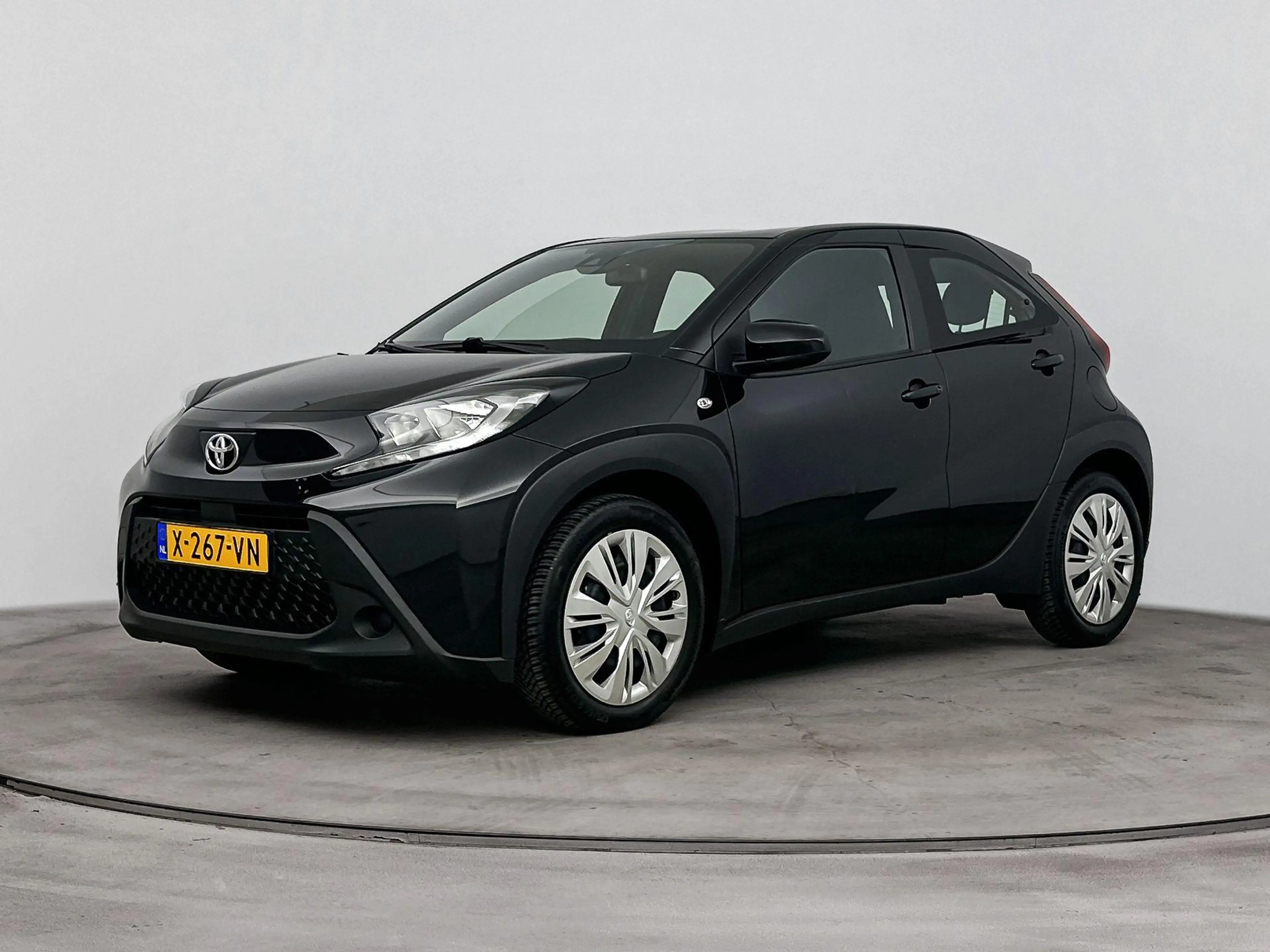 Toyota Aygo X 1.0 VVT-i MT Play | All seasonbanden  | Camera | C — photo 9