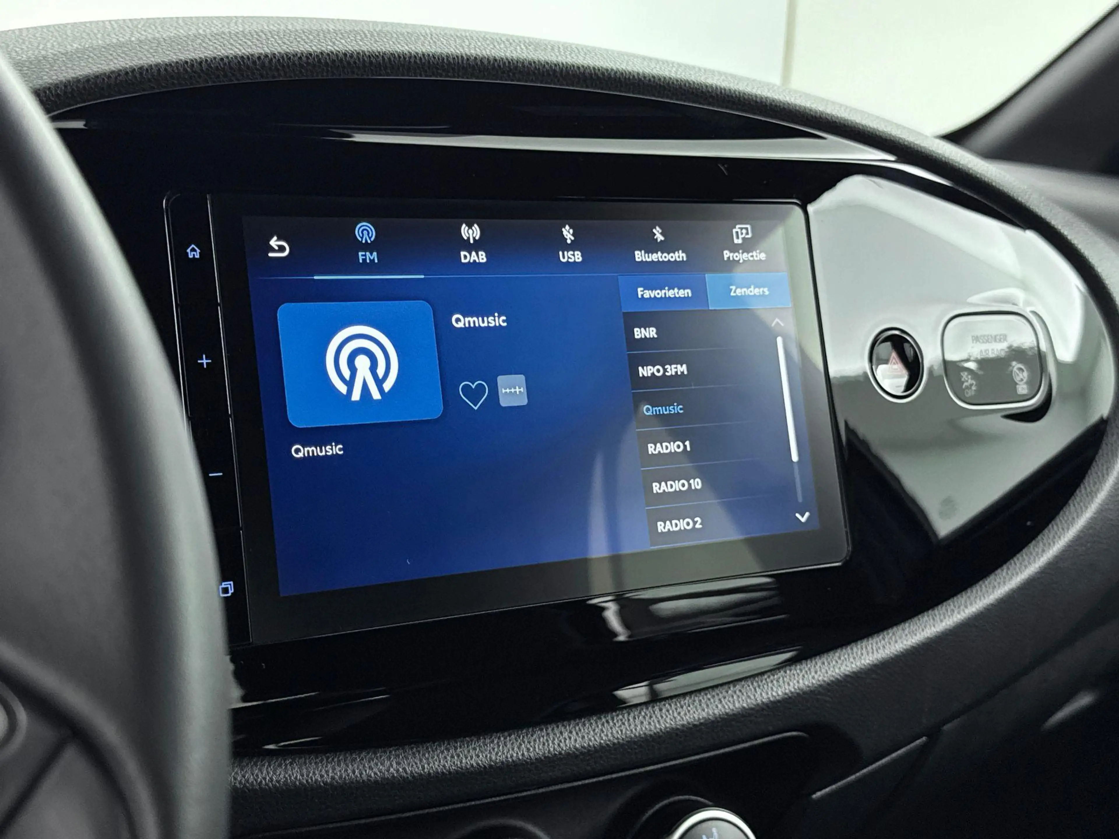 Toyota Aygo X 1.0 VVT-i MT Play | All seasonbanden  | Camera | C — photo 8