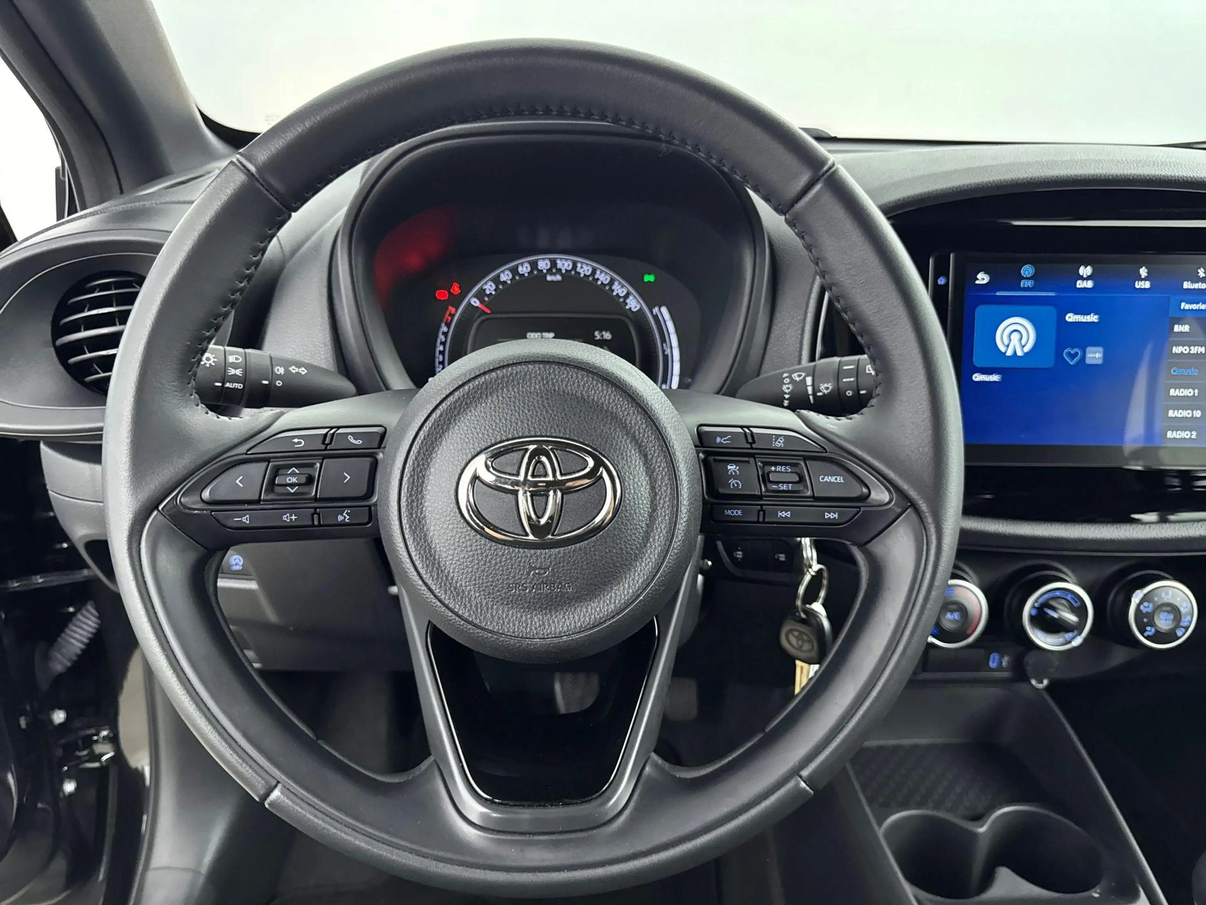 Toyota Aygo X 1.0 VVT-i MT Play | All seasonbanden  | Camera | C — photo 11