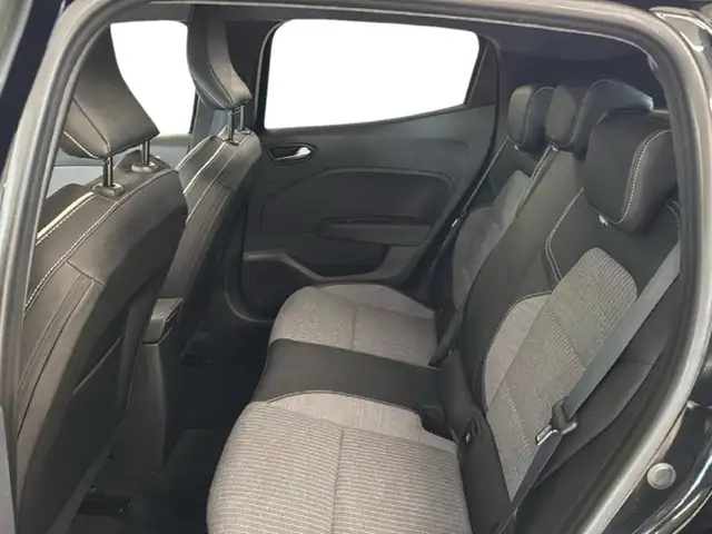 Renault Clio view 15