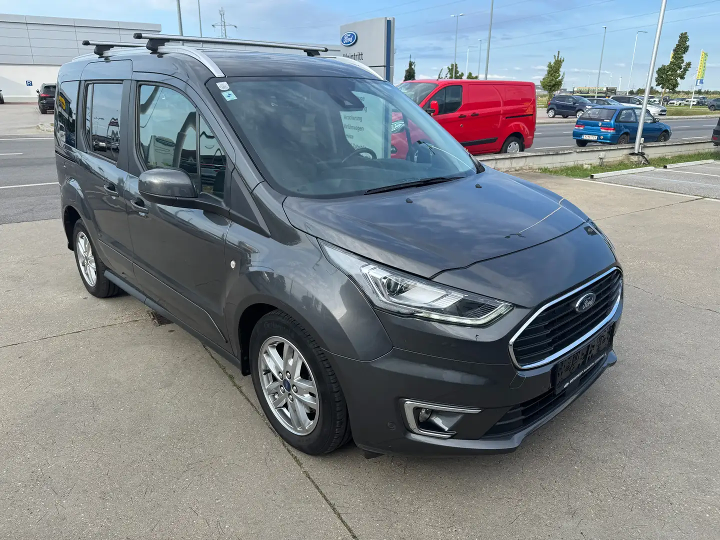 Ford Tourneo Connect 1.5 TDCi Titanium Automatik Grau - 1