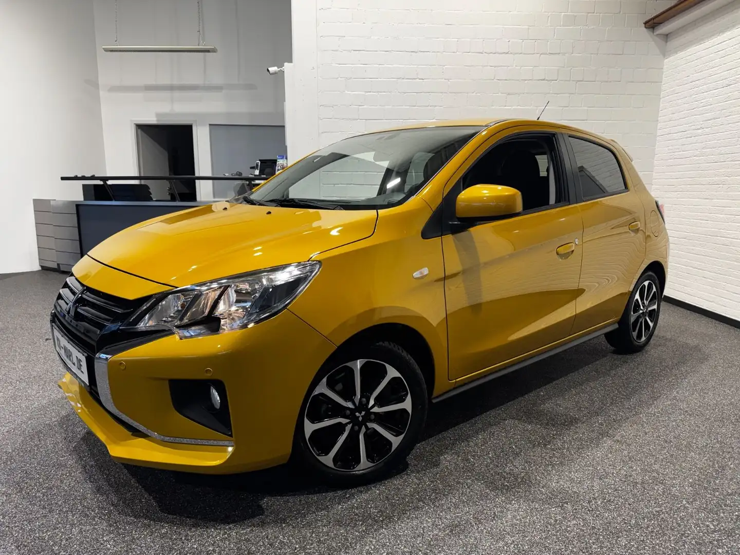 Mitsubishi Space Star Select+ AUTOM.KLIMA SITZH.ALLWETTER Gelb - 1