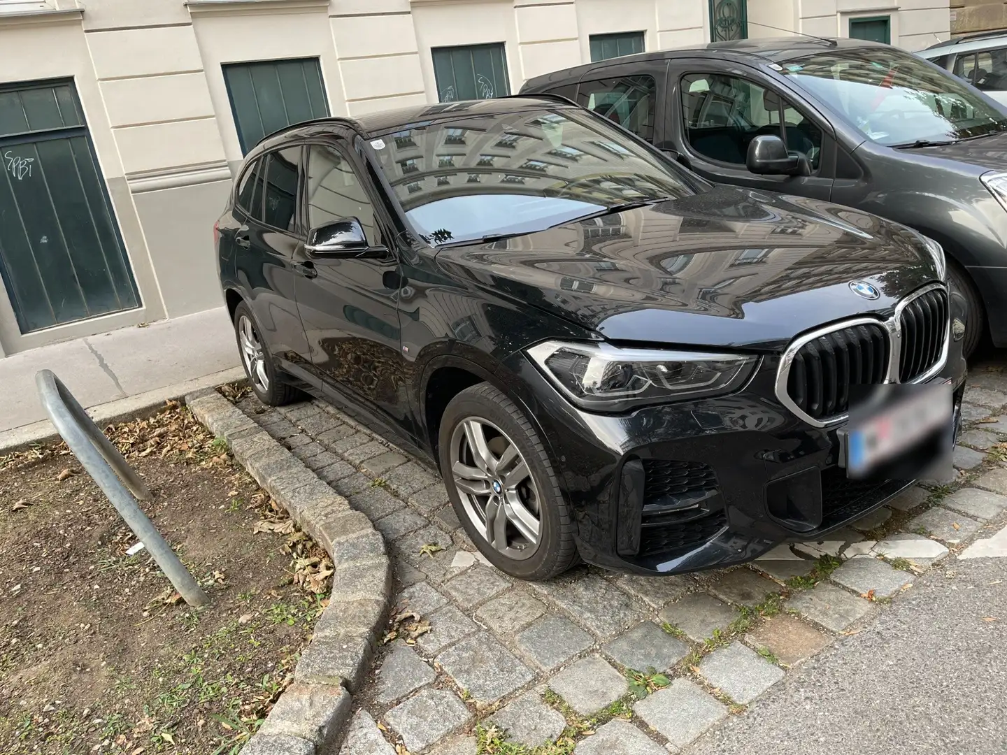 BMW X1 sDrive18i Aut. M Sport Schwarz - 2