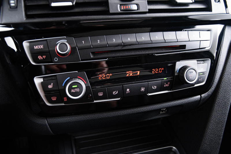 BMW 318 3-serie Touring 318i High Executive M-sport - Pano — photo 17