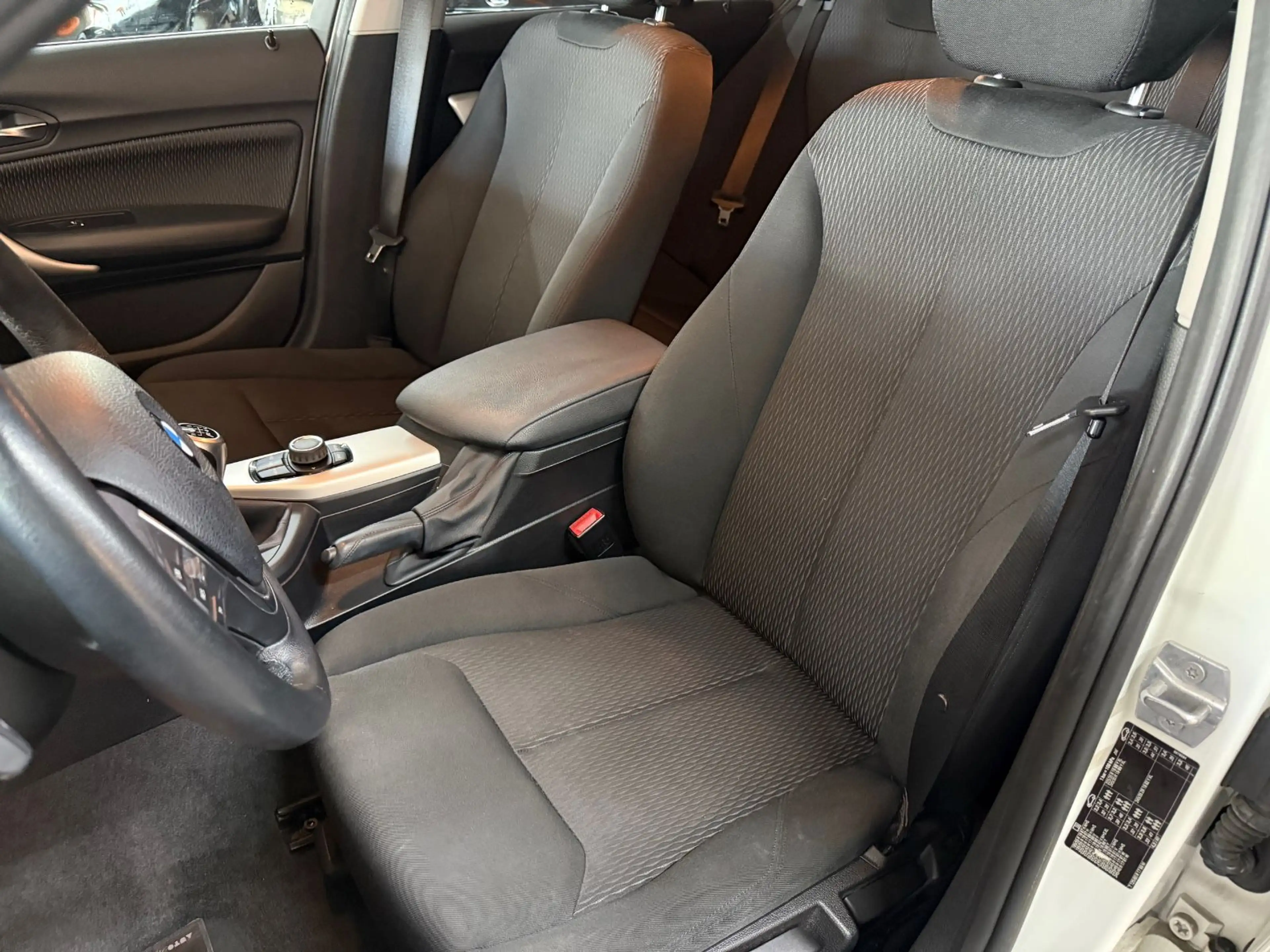 BMW 118 i Lim 5-trg*1.HAND*NUR 66TKM*TEMPO*PDC*SZHG* — photo 11