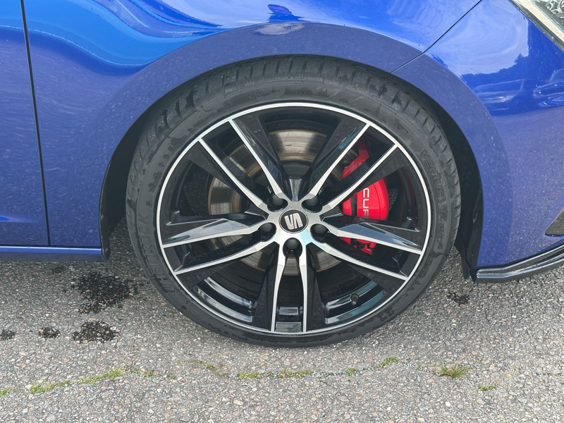 SEAT Leon ST Cupra 300 4Drive — photo 13