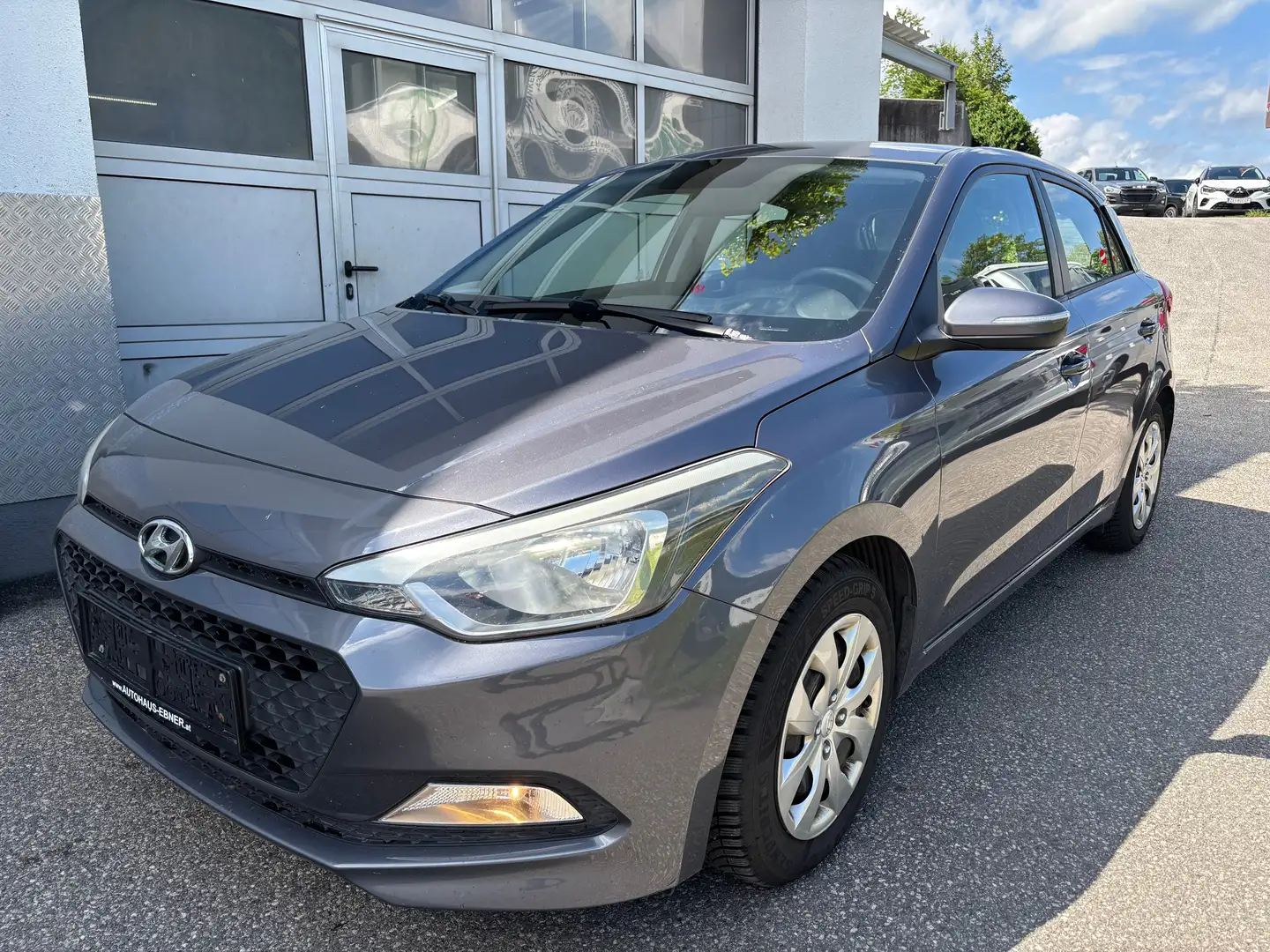 Hyundai i20 1,1 CRDi Life Gris - 1