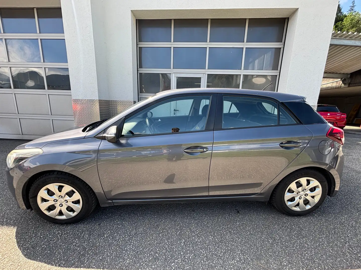Hyundai i20 1,1 CRDi Life Gris - 2