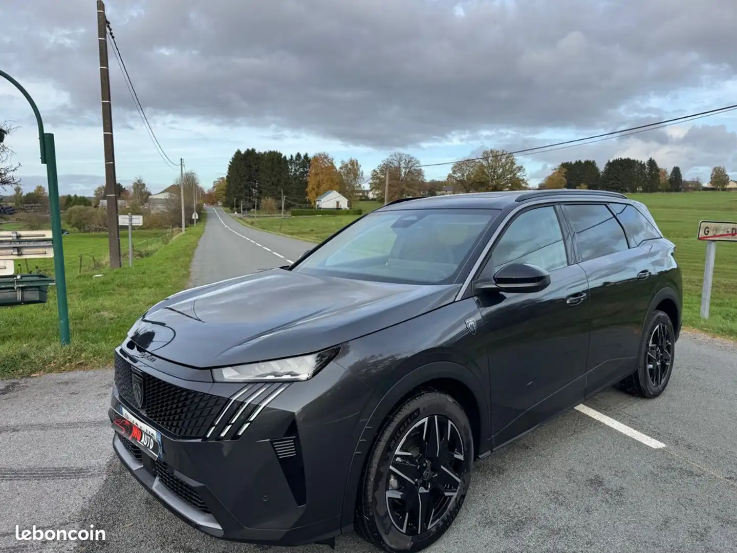 Peugeot 5008 GT HYBRID 145CV e-DCS 6 neuf PACK TOIT OUVRANT 360 VISION &DRIVE ASSIST PLUS DISPONIBLES ET GARANTIE 24 MOIS Grijs - 1