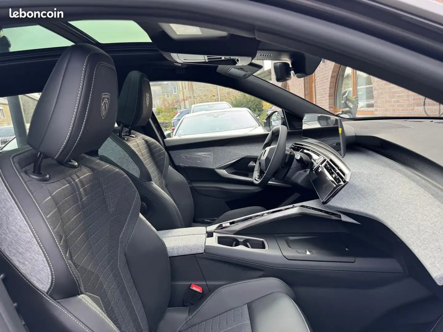Peugeot 5008 GT HYBRID 145CV e-DCS 6 neuf garantie 24 MOIS 7 PLACES toit ouvrant , hayon électrique sièges et volant chauffants Trois  Gris - 2