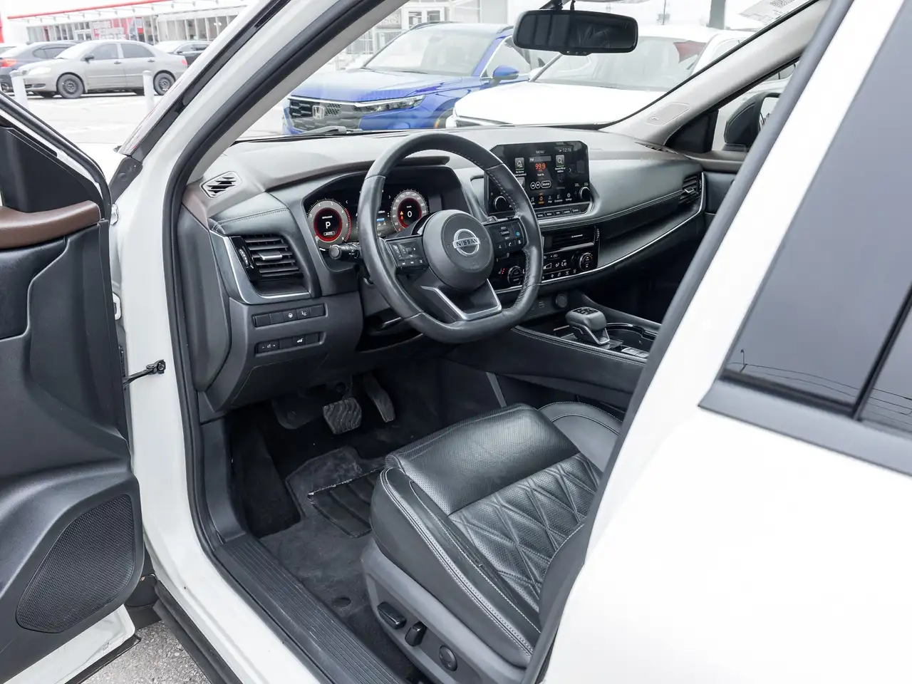 Nissan Rogue снимка Nissan Rogue