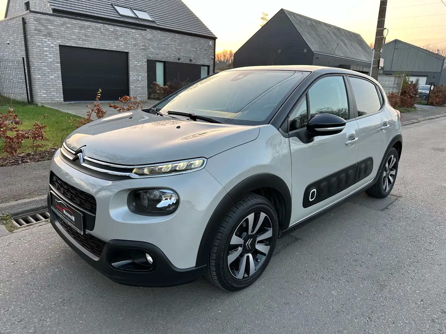 Citroen C3 1.2i PureTech Shine Beige - 1