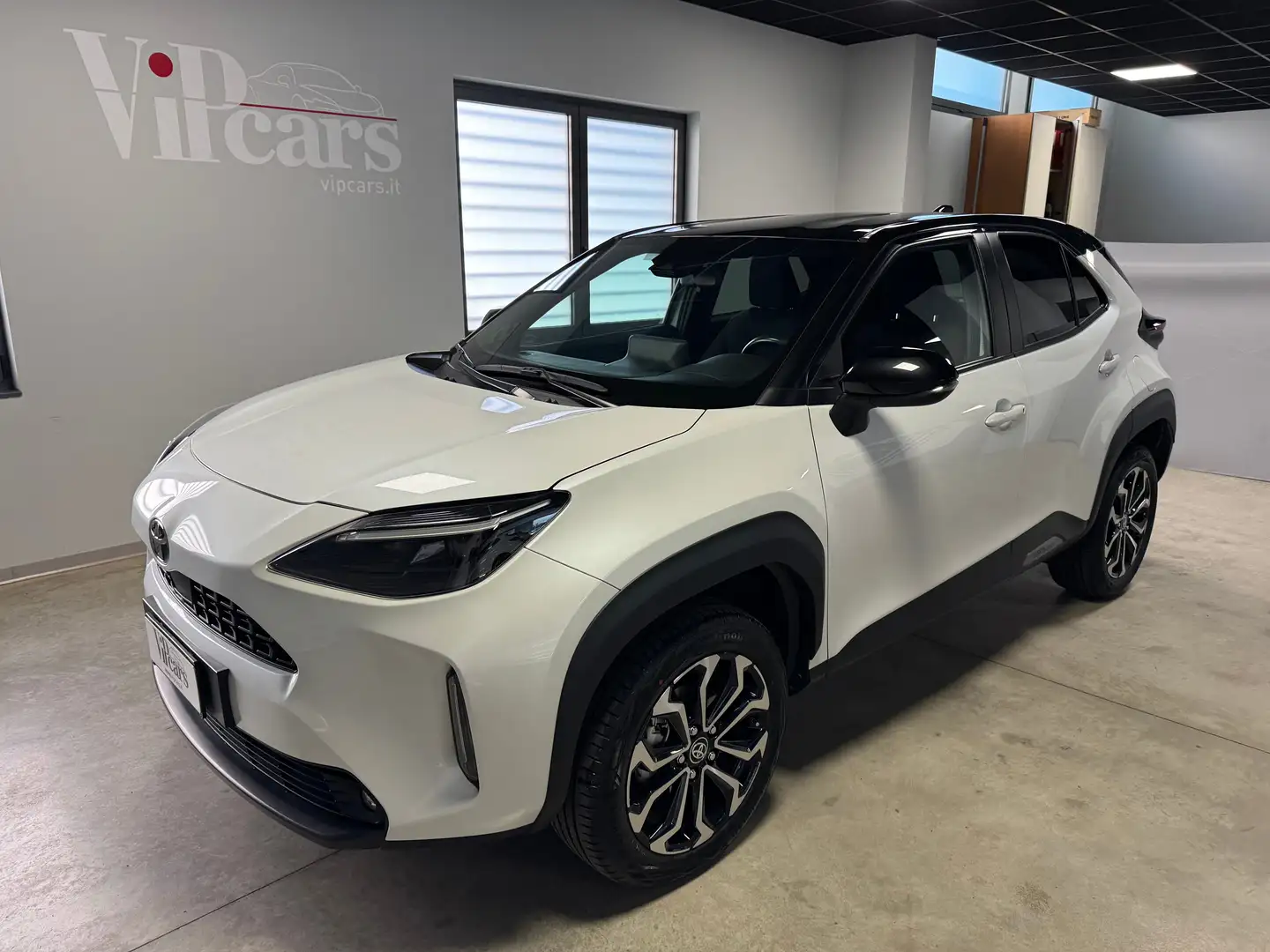 Toyota Yaris Yaris Cross  1.5h Trend fwd 116cv e-cvt Bi-color Bianco - 1