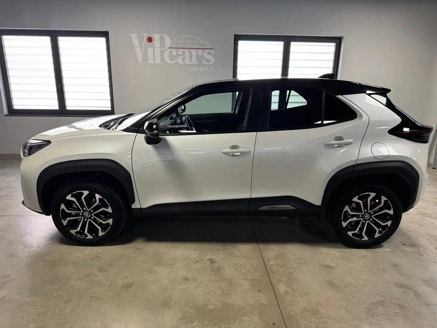 Toyota Yaris Yaris Cross  1.5h Trend fwd 116cv e-cvt Bi-color Bianco - 2