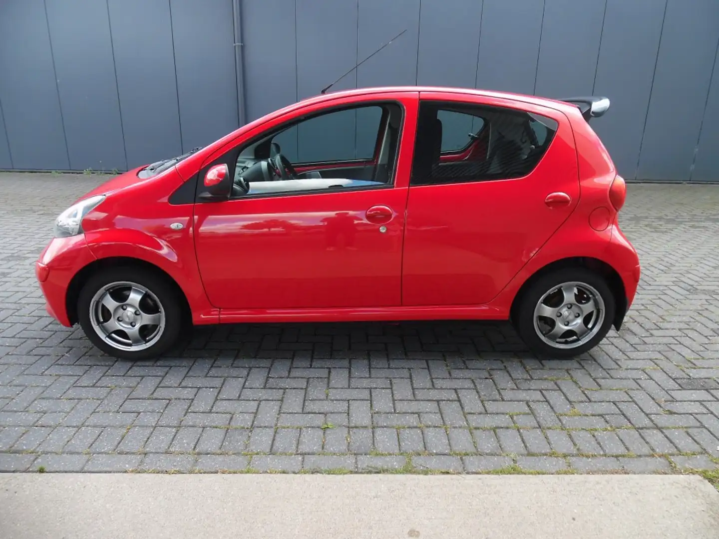 Toyota Aygo 1.0-12V SPORT Rood - 2