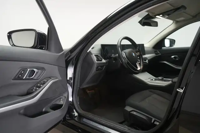 BMW 3 Series view 11