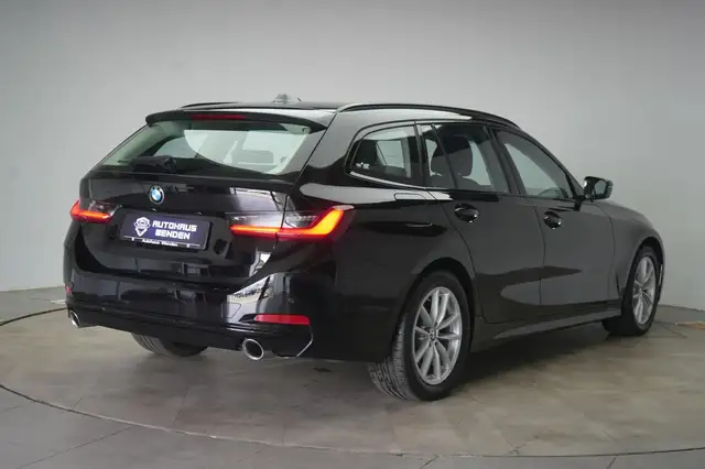 BMW 3 Series view 4