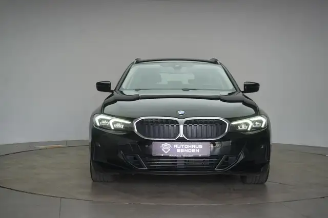 BMW 3 Series view 3