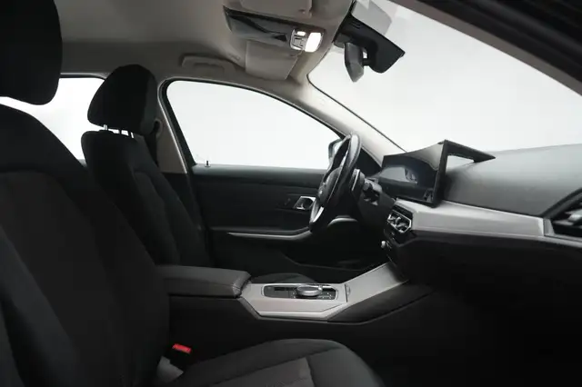 BMW 3 Series view 6