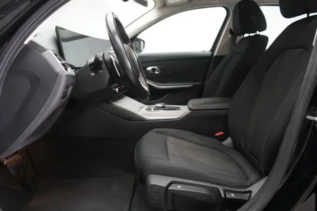 BMW 3 Series view 9