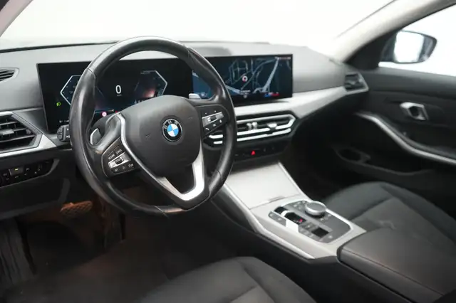 BMW 3 Series view 12