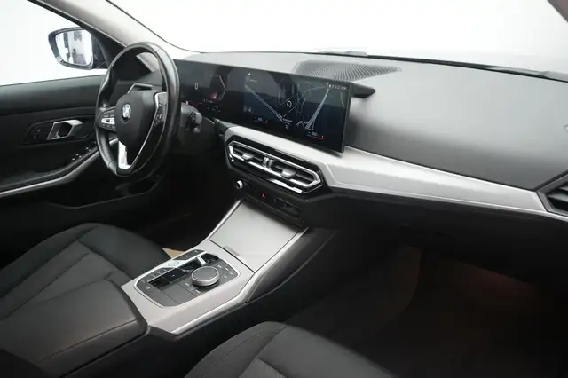 BMW 3 Series view 7