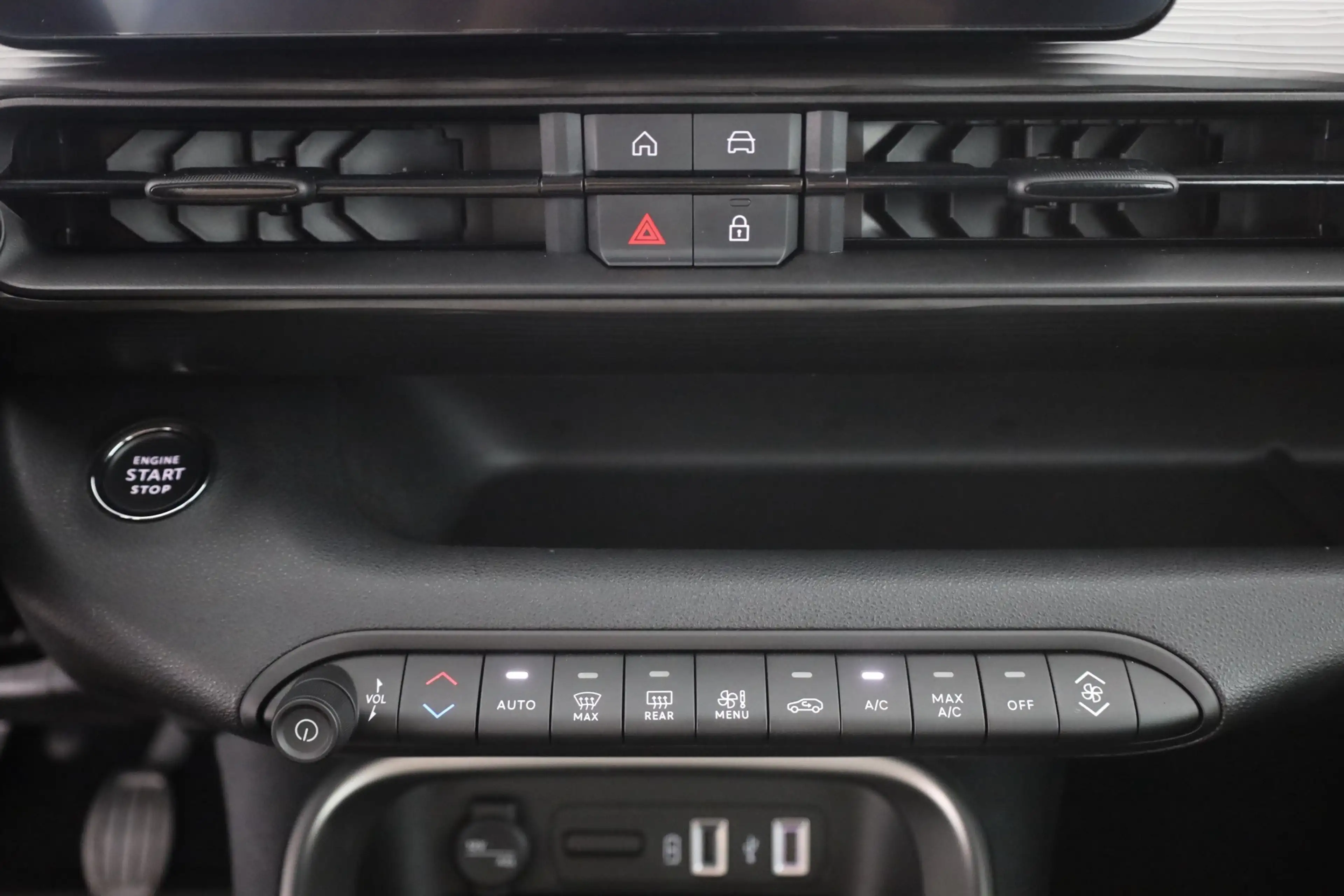 Jeep Avenger 1.2 Altitude LED Navi Sitzheizung Kamera — photo 12