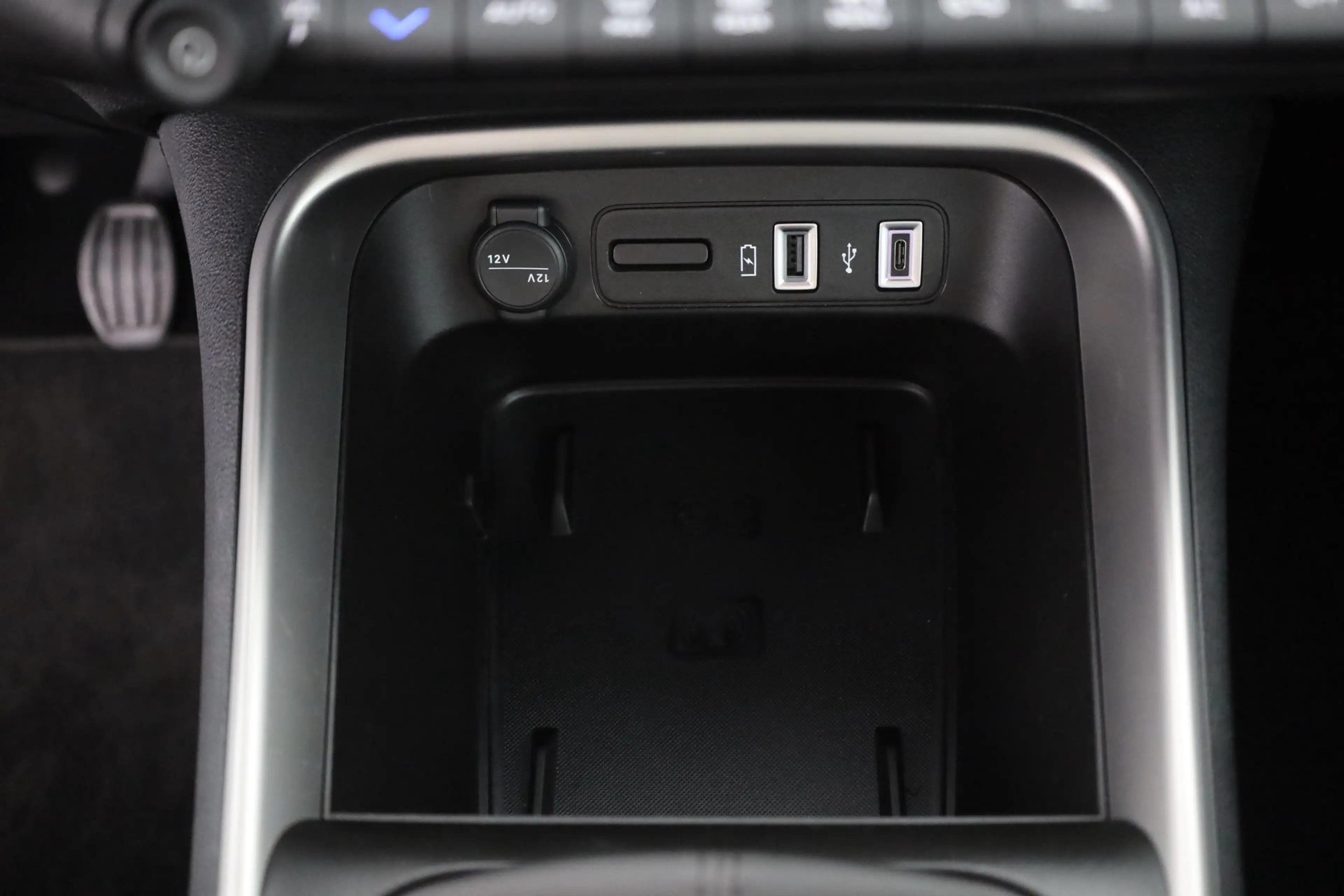 Jeep Avenger 1.2 Altitude LED Navi Sitzheizung Kamera — photo 13