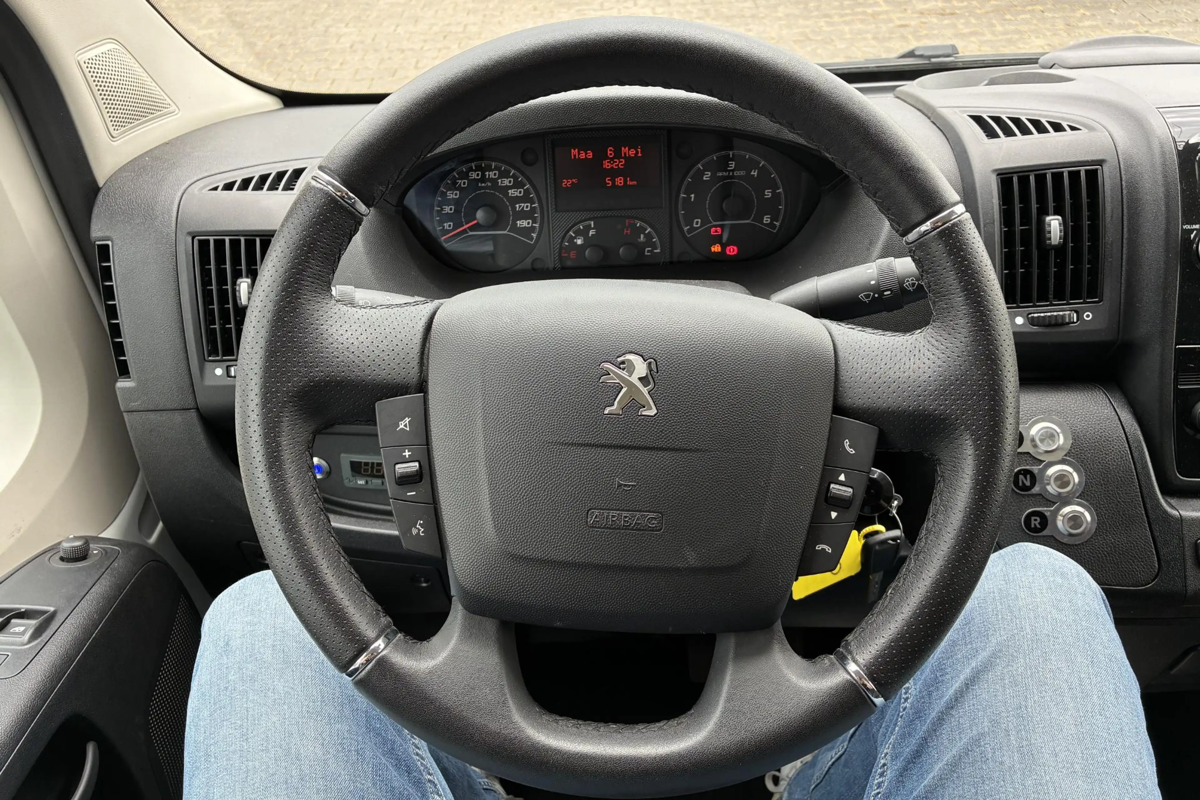 Peugeot Boxer e-Boxer 435 L3H2 Zwaar Premium-70KWh 3-Pers. | Nav — photo 9
