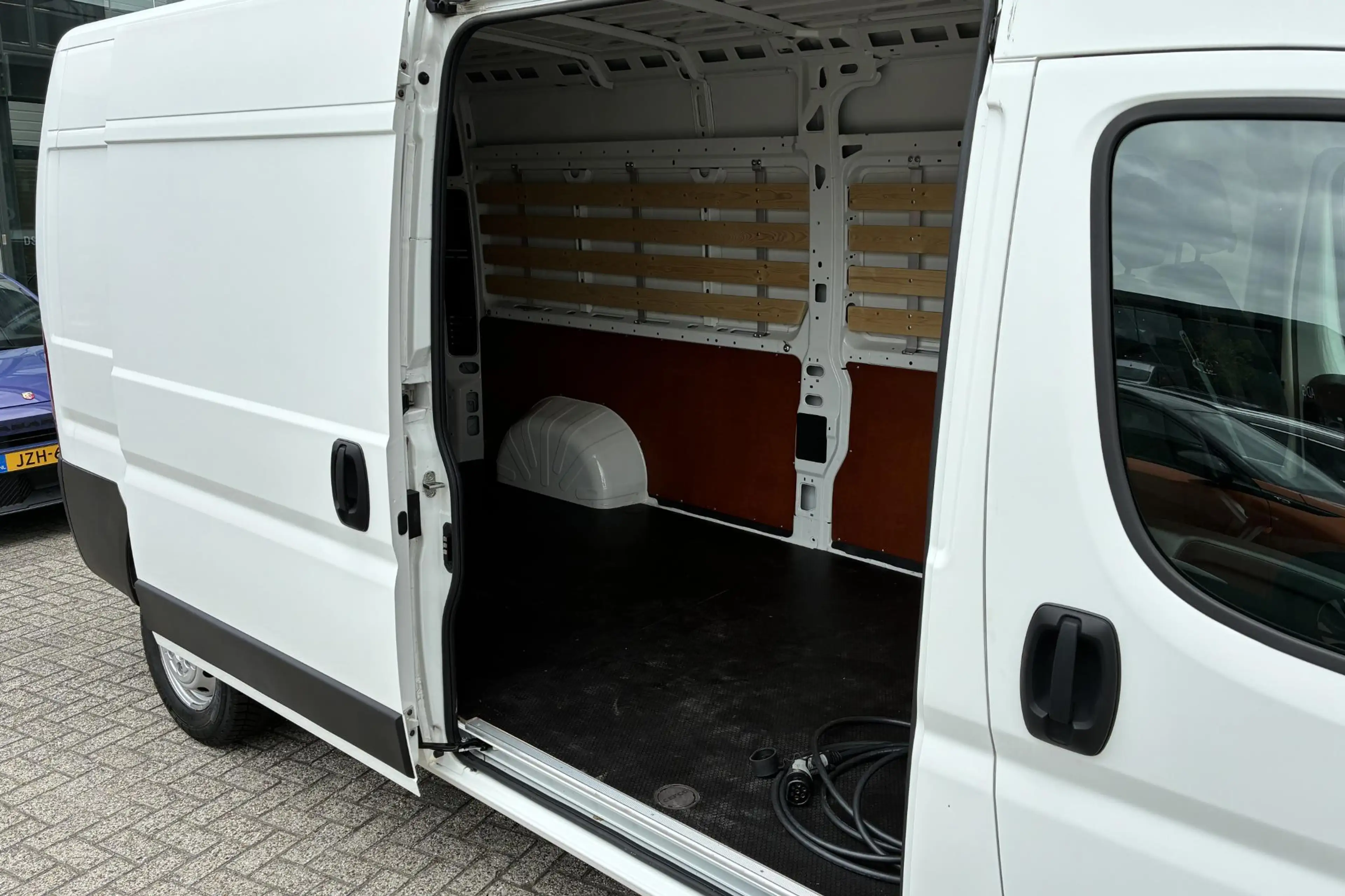 Peugeot Boxer e-Boxer 435 L3H2 Zwaar Premium-70KWh 3-Pers. | Nav — photo 4