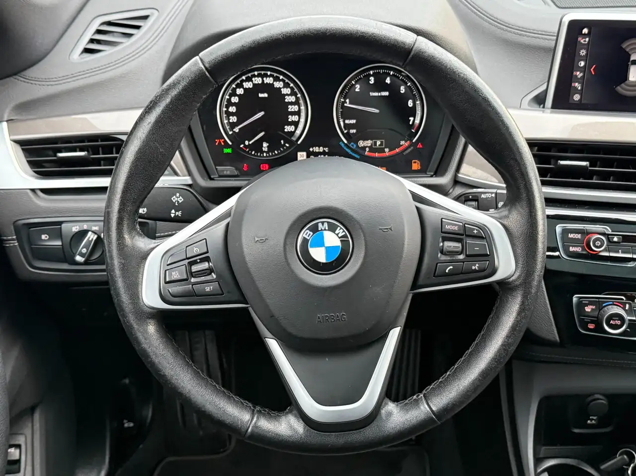 BMW X1 снимка BMW X1