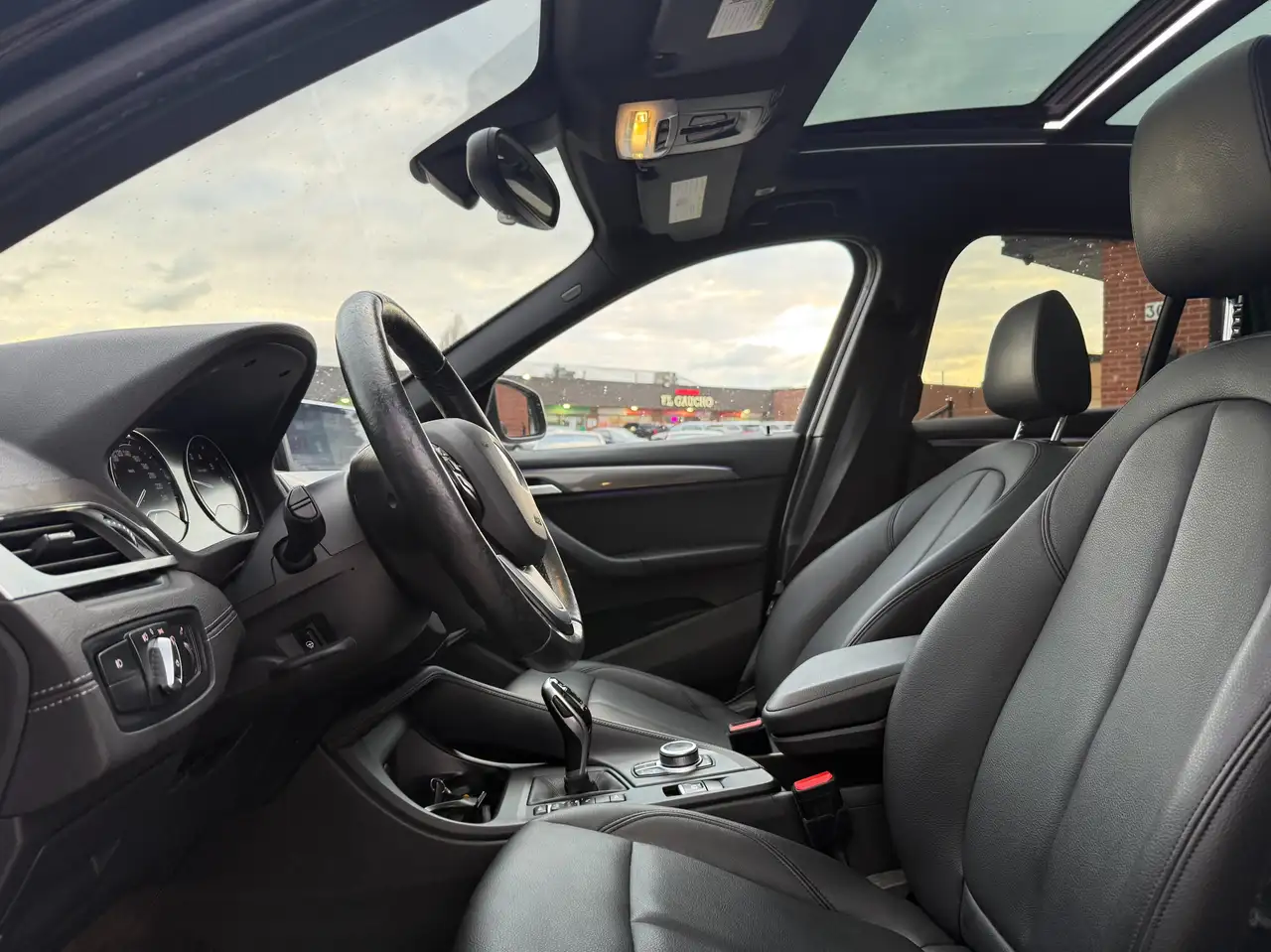 BMW X1 снимка BMW X1