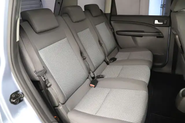 Ford Focus C-Max view 13