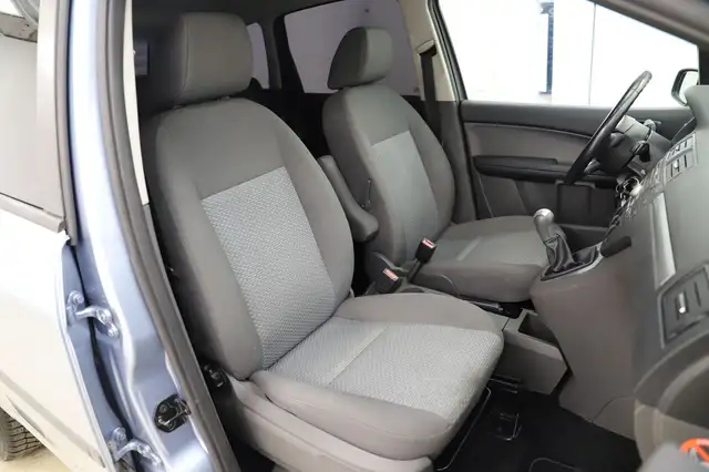 Ford Focus C-Max view 11