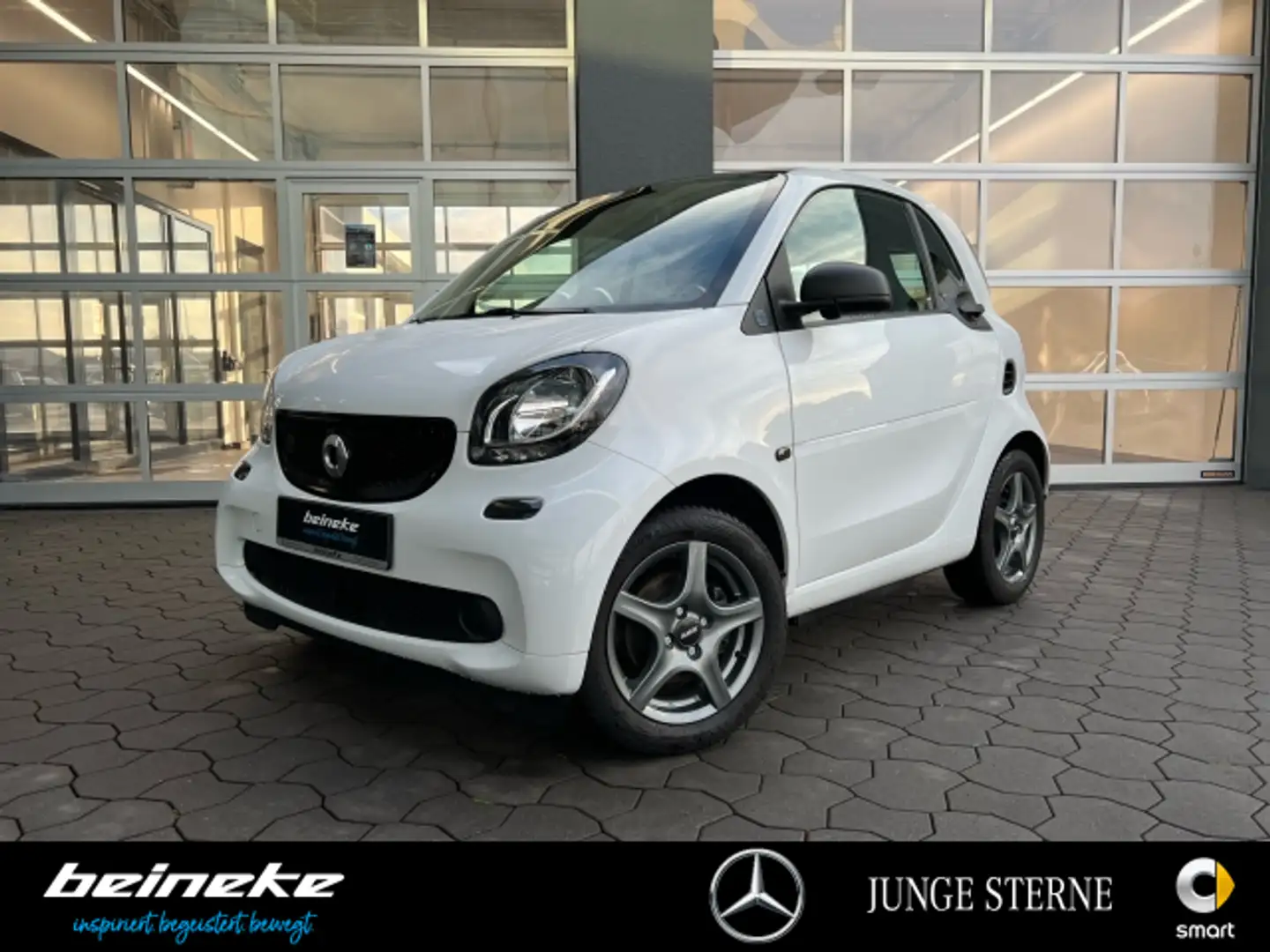smart forTwo smart EQ fortwo Cool&Media+Panorama+Sitzheizung Weiß - 2