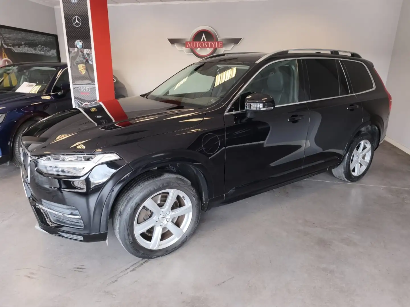 Volvo XC90 T8 Twin Momentum AWD 390 Negro - 2