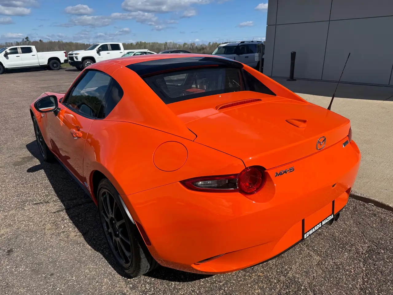 Mazda MX-5 Miata снимка Mazda MX-5 Miata