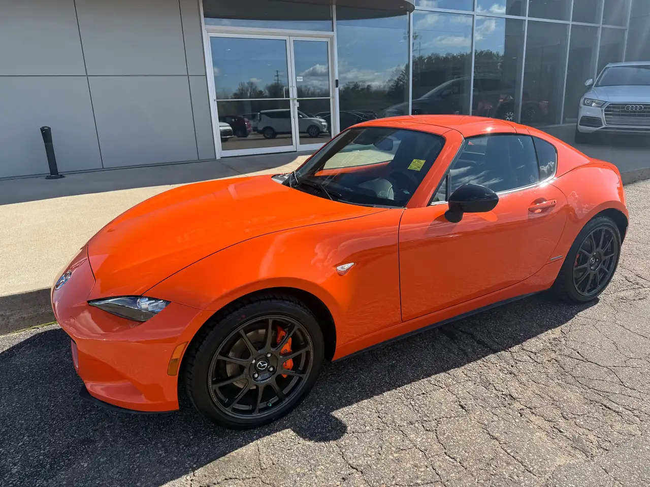 Mazda MX-5 Miata снимка Mazda MX-5 Miata