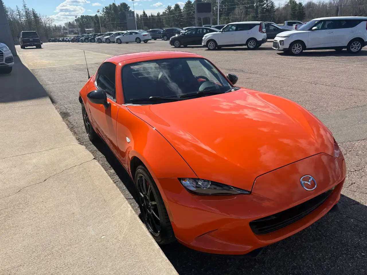 Mazda MX-5 Miata снимка Mazda MX-5 Miata
