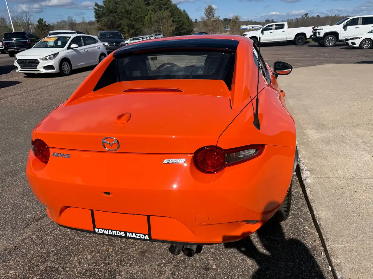 Mazda MX-5 Miata снимка Mazda MX-5 Miata