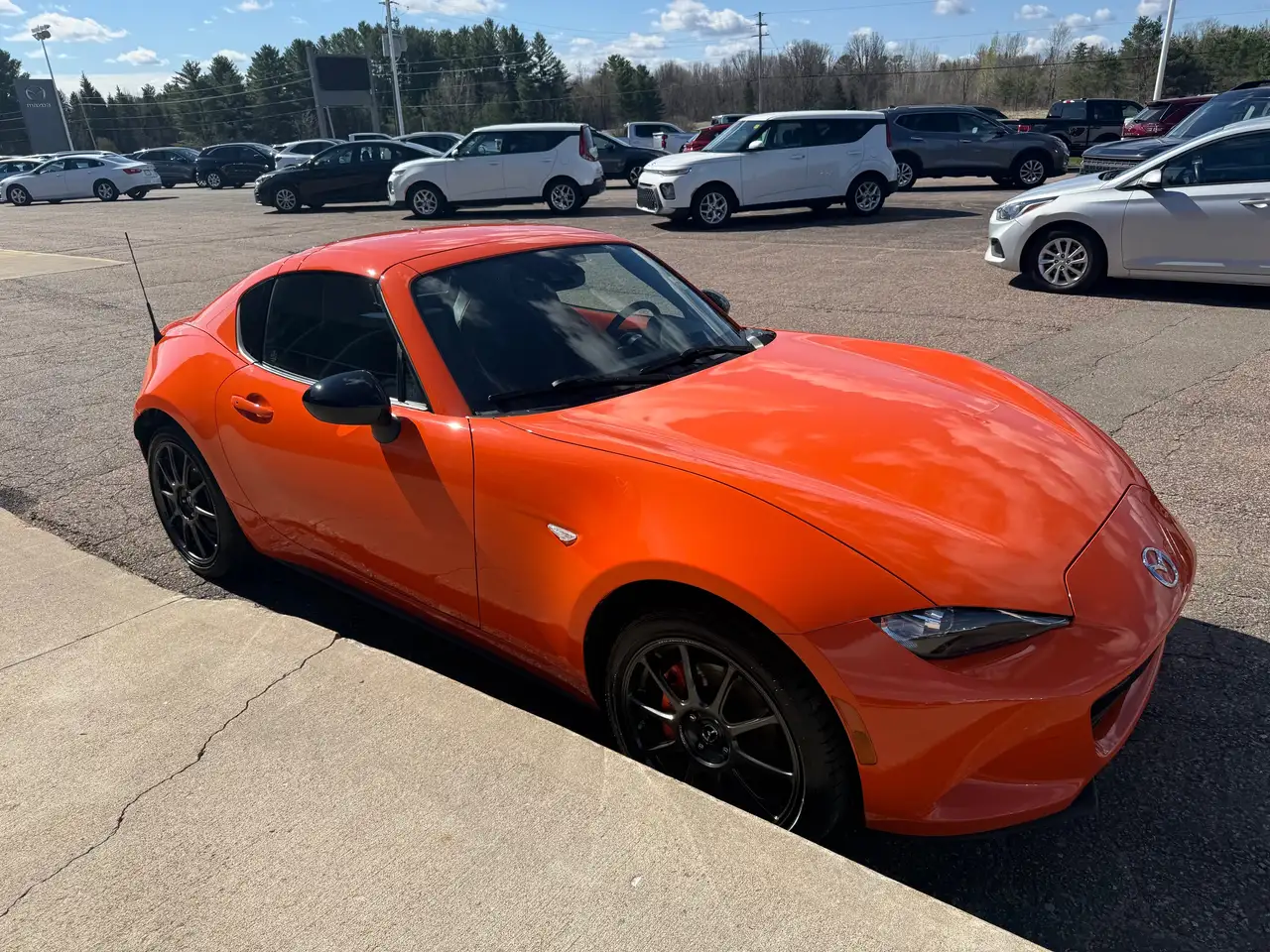 Mazda MX-5 Miata снимка Mazda MX-5 Miata